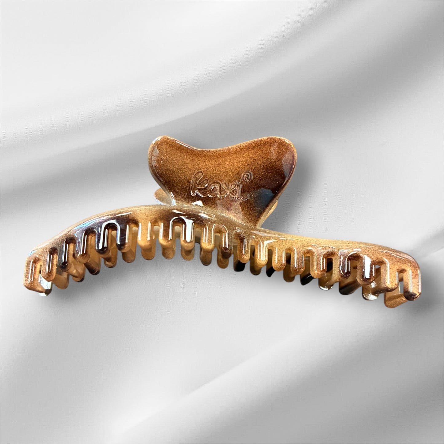 Wavy Hold Everything Claw Clip